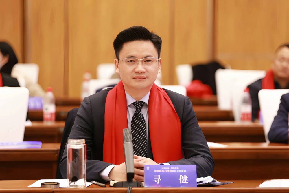 区委副书记、区长 寻健