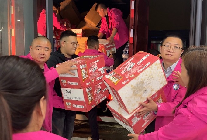 物资捐赠现场.jpeg 物资捐赠现场.jpeg